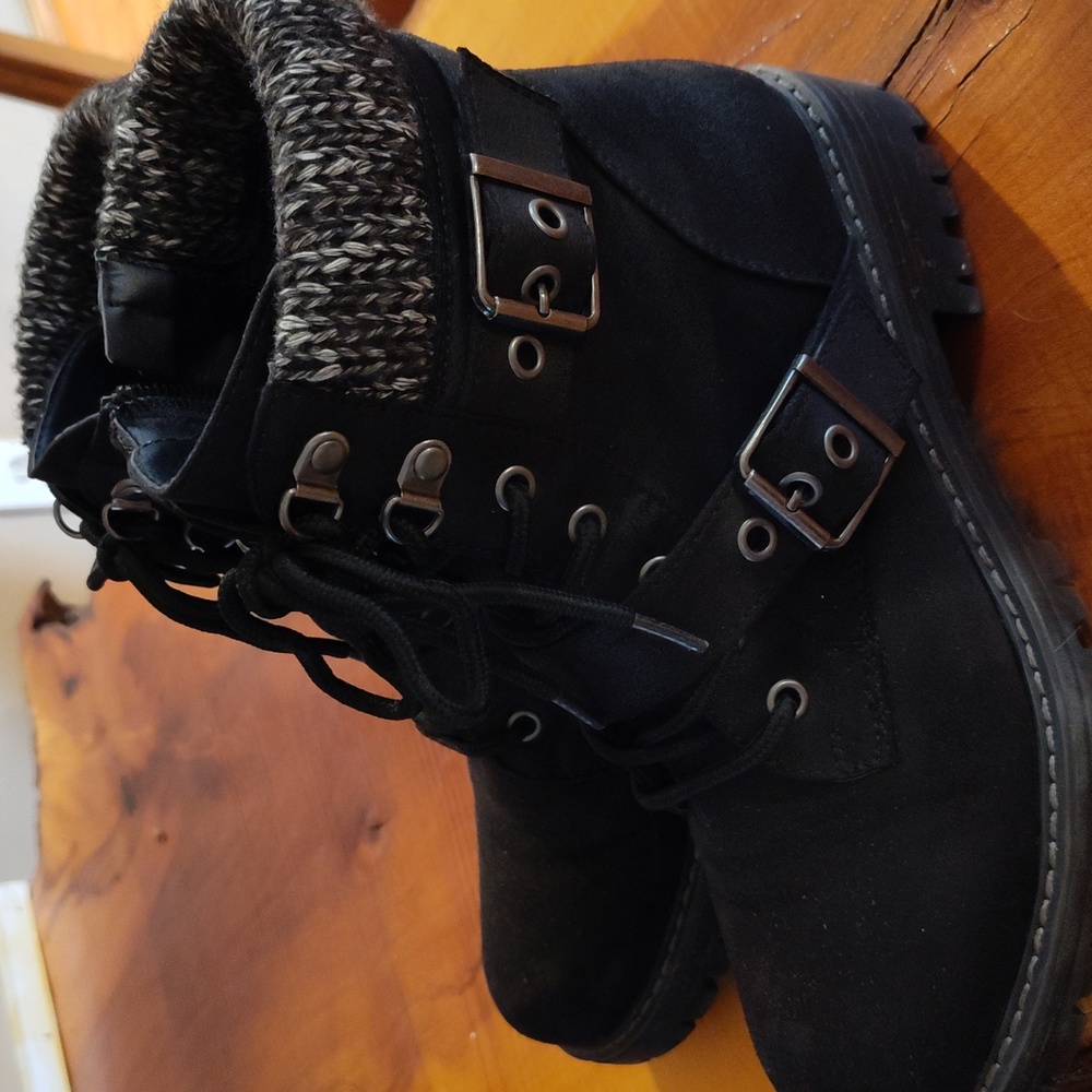 White Mountain Cliff  black boots